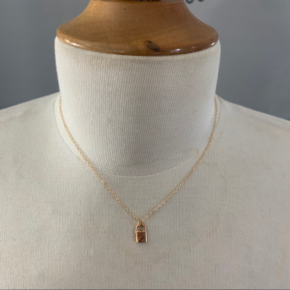 Lock necklace 🔒 - Picture 5 of 5